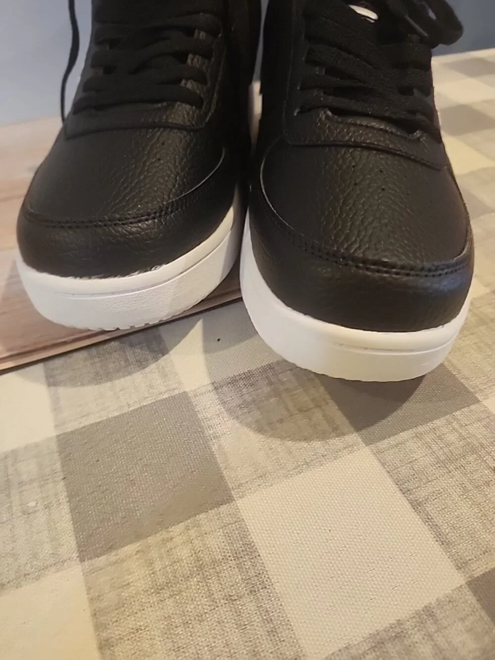 Mens Fila Tennis Shoes Sz. 11 1/2 Black